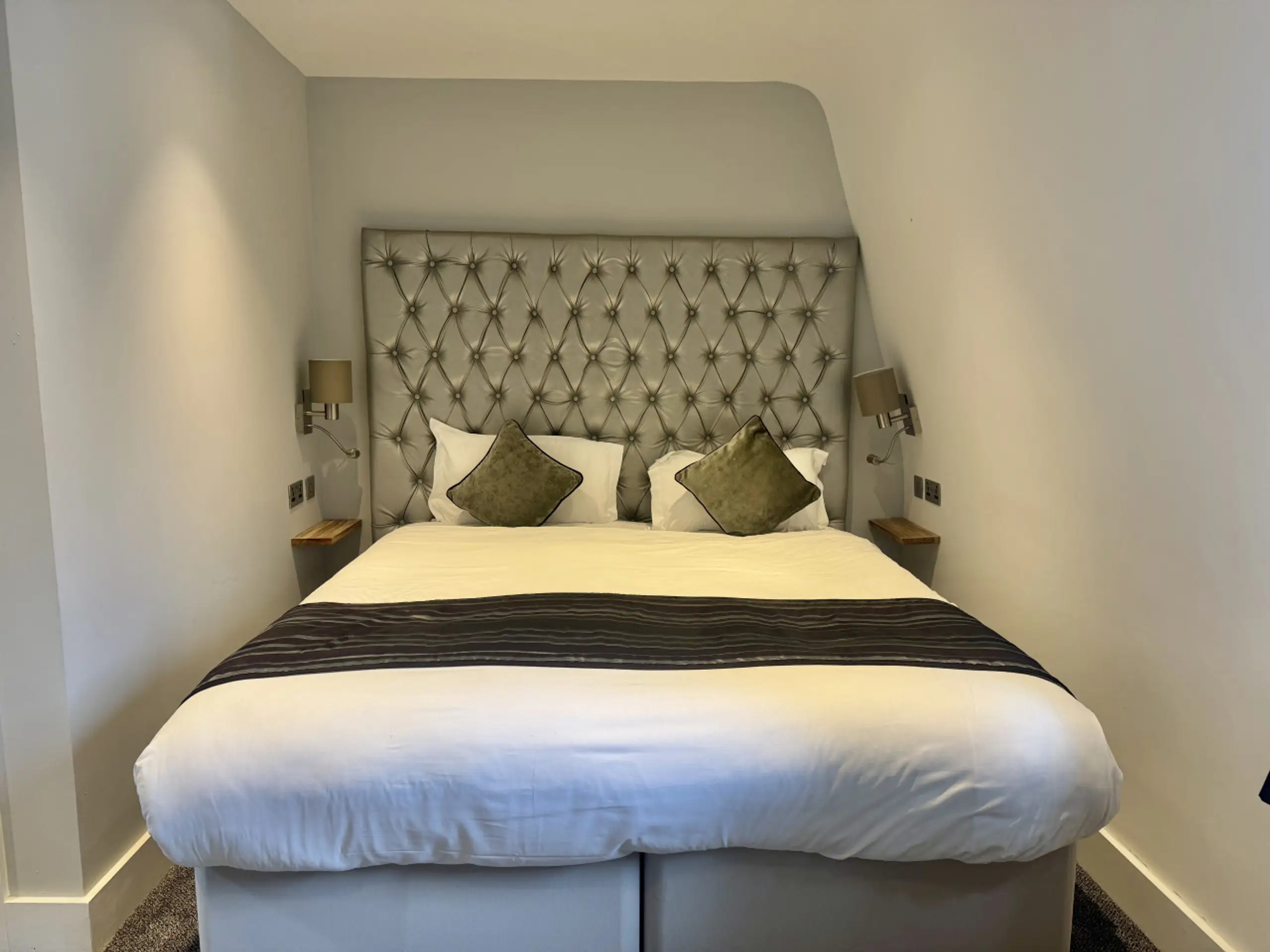 3 Bed/3 Bath Brand New Modern Flat with Air Con