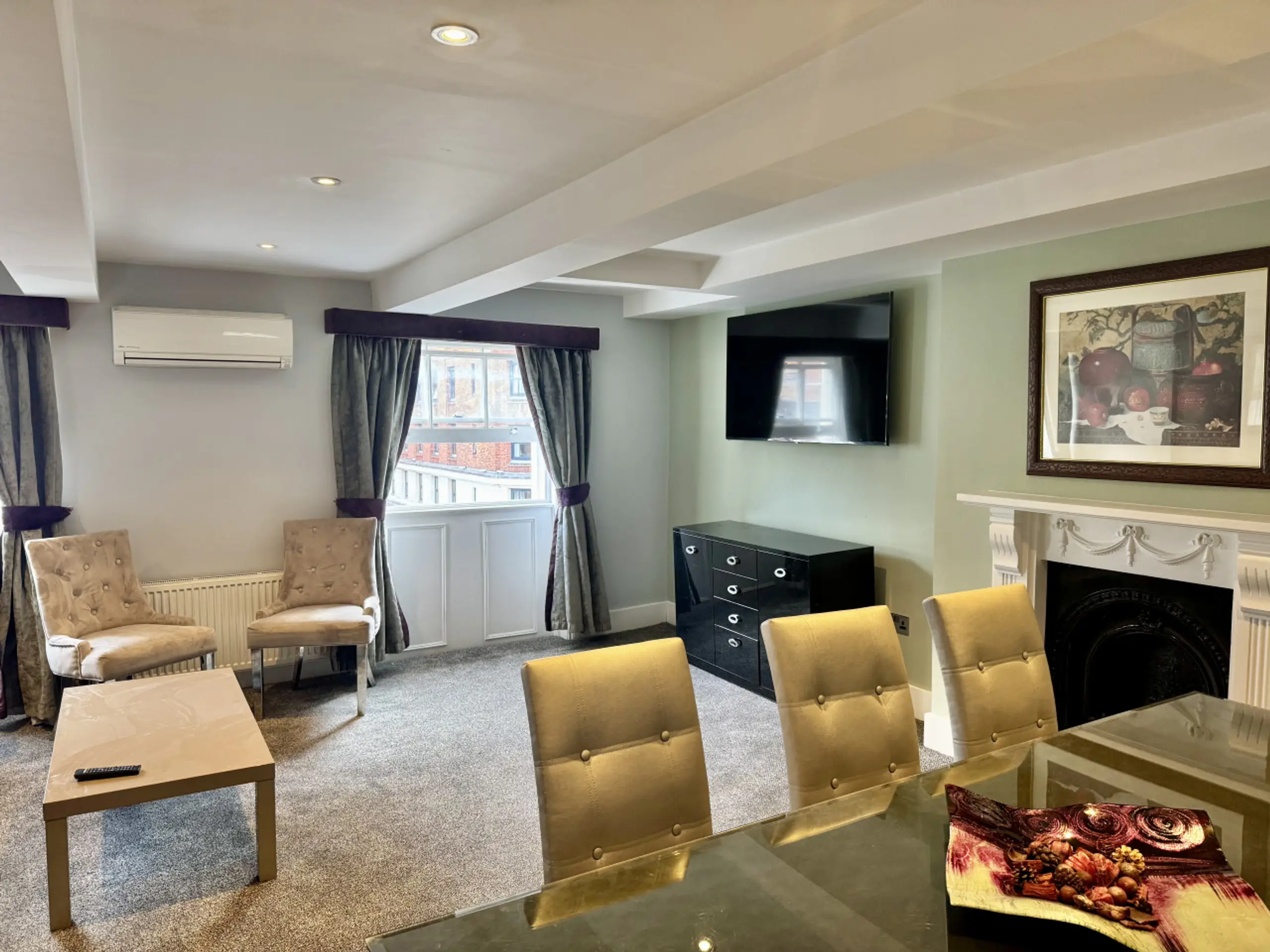 2 Bed / 2 Bath Brand New Modern Flat with Air Con